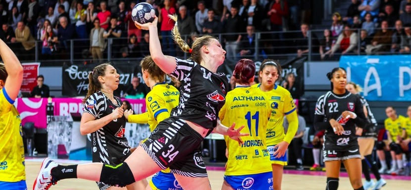 Балканы. 24-летняя черногорская линейная Татьяна Брнович возвращается в "Крим" после побывки во французском "Бресте"