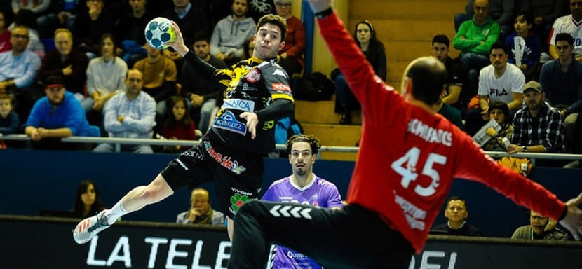 Испания. Левый крайний "Адемара" Хайме Фернандес стал самым ценным игроком лиги ASOBAL по итогам сезона-2019/20