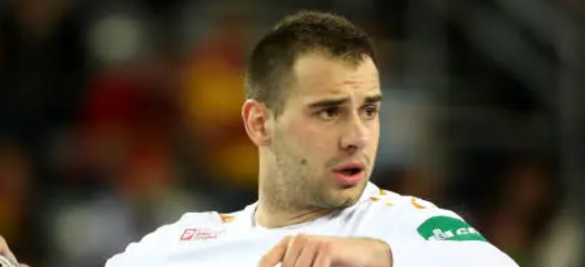 Вторая бундеслига. В заявке "Мотора" на сайте турнира появились три новых игрока. Среди них черногорец из "Ференцвароша" Божо Анджелич