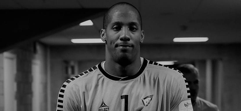 Трагедия. Скончался 32-летний голкипер португальского "Порту" Алфреду Кинтана, перенесший в понедельник остановку сердца на тренировке