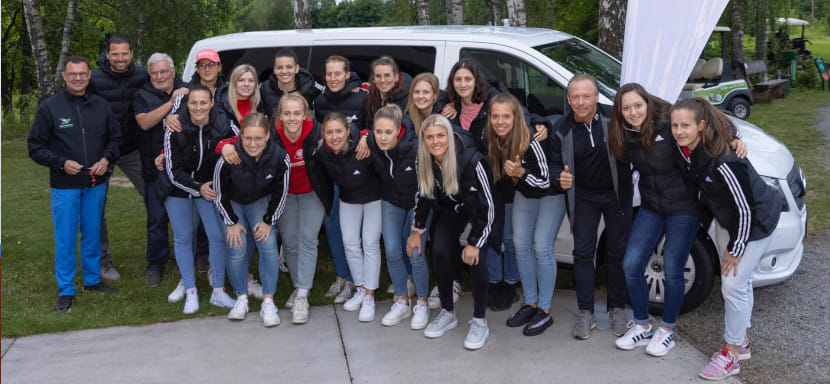 Бундеслига. Вернувшийся спустя 25 лет в элитный дивизион "Цвиккау" в ходе презентации команды представил четырех новых гандболисток