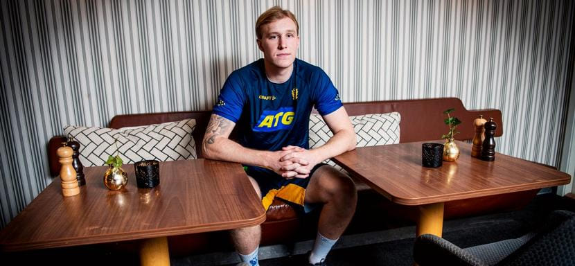 Левый полусредний "Эльверума" и сборной Швеции Эрик Юханссон в прошлом году отказался переходить в "Киль"