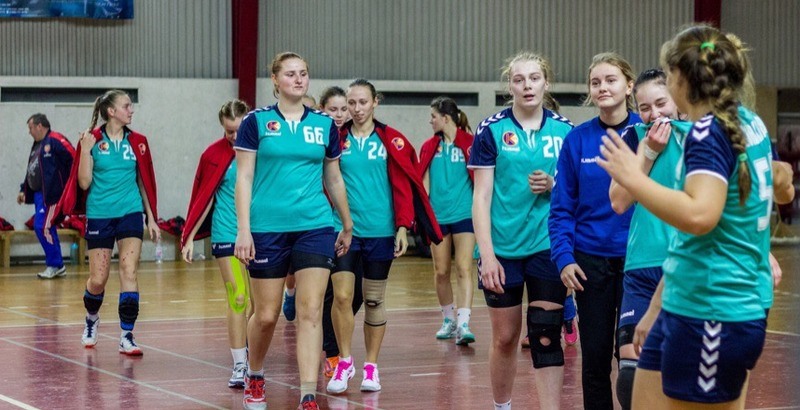 Молодежное первенство России. Ружья развесили по сцене до весны