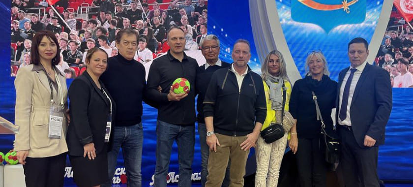 The head coach of the national team of Russia Velimir Petkovic visited the exhibition-forum Russia in Moscow with his friends from Germany (photo)