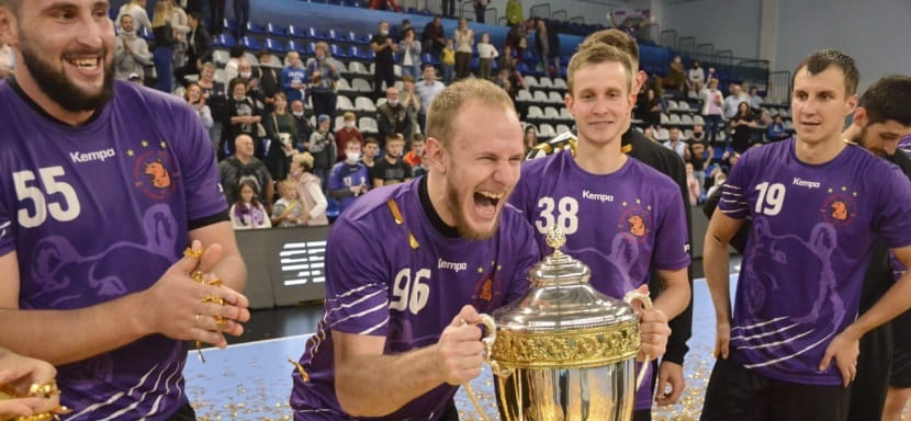 Суперкубок. В гандбол играют 14 человек, а выигрывают в России всегда чеховцы. Седьмой трофей "медведей"