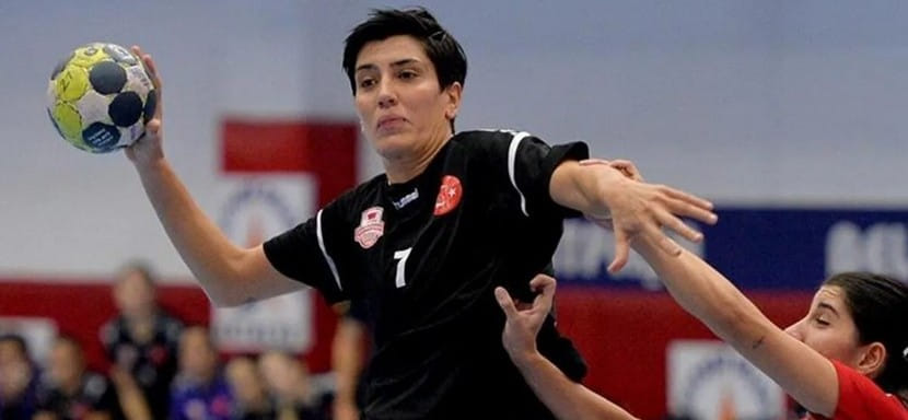 Турция. Легенда местного гандбола, 43-летняя разыгрывающая Елиз Озел сменила "Измир" на "Ялыкавак"
