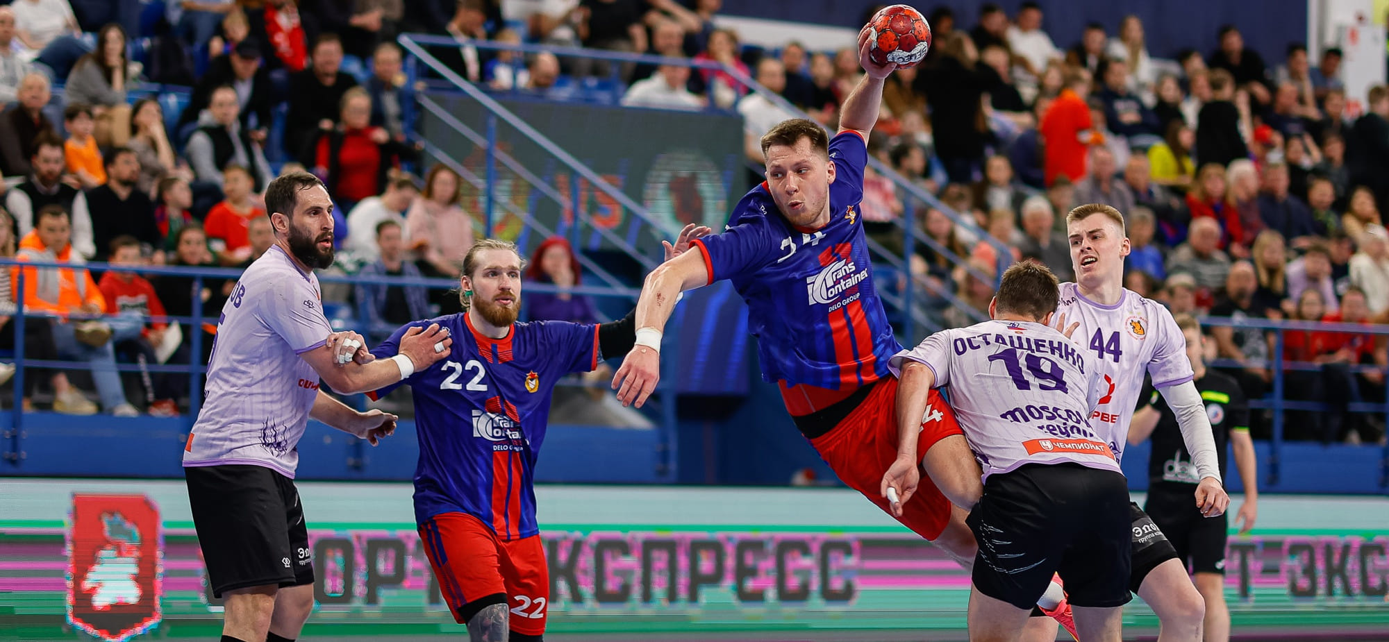 Сегодня российское "класико": ЦСКА принимает в первом полуфинальном матче мужской Суперлиги "Чеховских медведей"