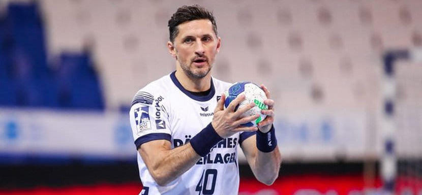 Бундеслига. Александр Петерссон и Кай Хефнер сформируют дуэт правых полусредних в "Мельзунгене" до приезда Ивана Мартиновича