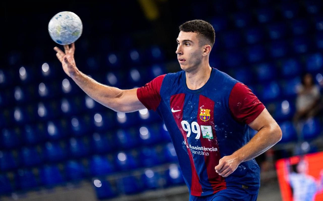 Лига чемпионов. В группе "B" игравшая в гостях "Барселона" предсказуемо переиграла польскую "Вислу", а "Магдебург" методично разобрался с "Гудме"