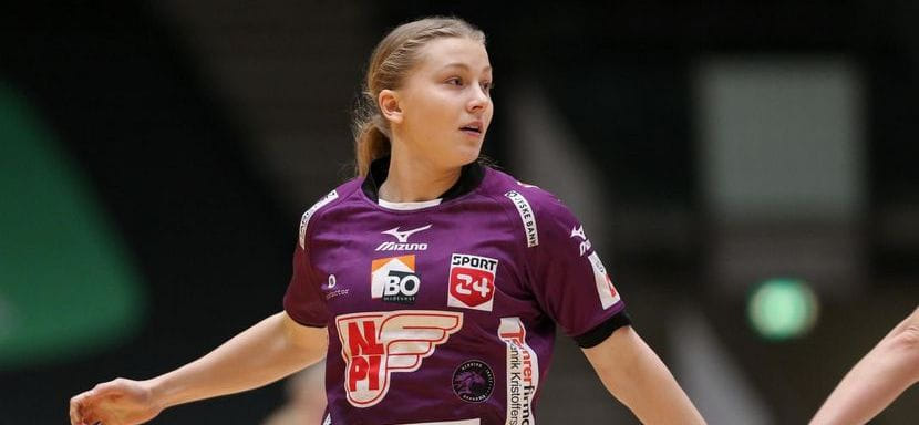 Дания. Разыгрывающая сборной Дании и "Хернинга-Икаста" Симоне Петерсен травмировала колено в кубковой игре с "Силькеборгом"