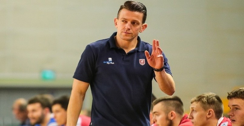 В мужской Лиге чемпионов уже третья с начала сезона тренерская отставка! В запорожском "Моторе" снят с должности Патрык Ромбел