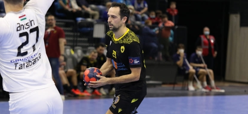 Венгрия. 34-летний испанский левый крайний Кристиан Угальде летом сменит греческий АЕК на "Татабанью"