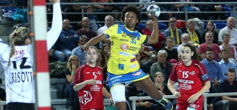 Франция. Правая крайняя из Нидерландов Айли Лучиано, покинувшая "Мец", приняла решение завершить карьеру