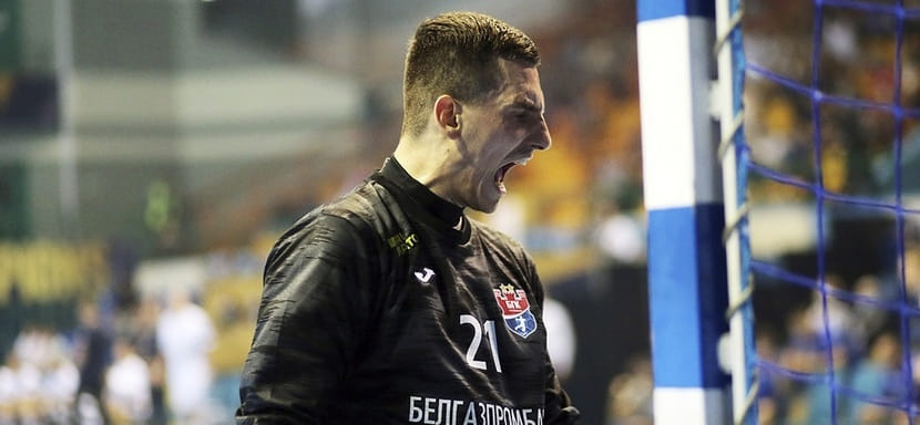 Лига чемпионов. Вратарское спасение мешковца Ильи Усика, отразившего бросок Хендрика Пекелера, вошло в топ-5 сэйвов стартового тура (ВИДЕО)