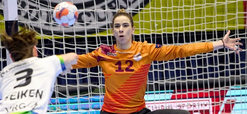 Румынка Диана Чукэ из "Рапида" стала автором лучшего вратарского спасения в первых четвертьфинальных матчах Европейской лиги (ВИДЕО)