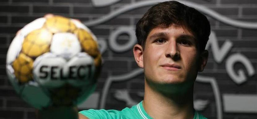 21-летний линейный сборной Испании Виктор Ромеро сменил "Гранольерс" на лиссабонский "Спортинг"