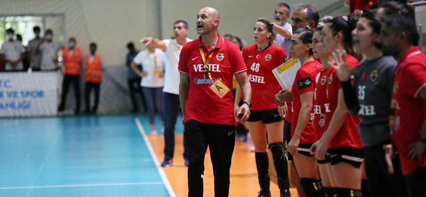 Delo Лига чемпионов. Рулевой "Кастамону" Костикэ Бучески оштрафован на 750 евро за неподобающее поведение в матче с "Кристиансандом"