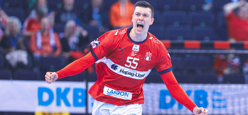 Российский полусредний Азат Валиуллин вновь будет играть за "Гамбург" — клуб отреагировал на сложную кадровую ситуацию