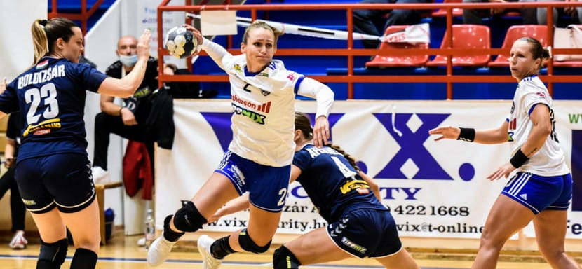 Венгрия. В единственном матче воскресенья "Мошонмадьяровар" в гостях победил "Альбу" и вышел на второе место в таблице