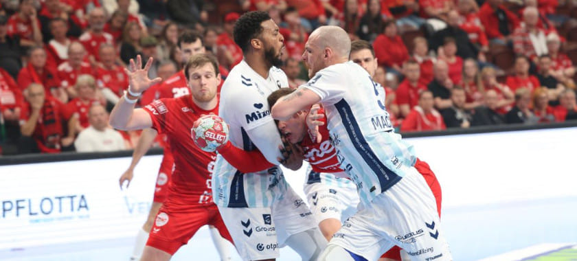 Оппозиция в Венгрии проиграла. "Веспрему" удался впечатляющий перевёртыш с "Пиком", но впереди финал