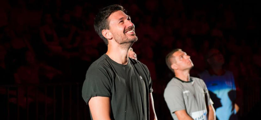 Венгрия. "Веспрем" трогательно попрощался с покинувшим клуб экс-капитаном команды Мате Лекаи. Разыгрывающий перебрался в "Ференцварош"