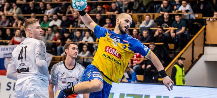 Польша. "Кельце" в гостях разгромил идущий третьим "Гурник", "Квидзынь" и "Заглембе" одержали победы в серии пенальти