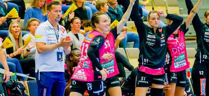 Норвегия. Восемь мячей Анны Вяхиревой помогли "Кристиансанду" разобраться со "Сторхамаром". "Гадюки" возглавляют турнирную таблицу