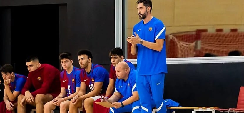 Рекордсмен по количеству матчей за сборную Испании Рауль Энтрерриос работает с молодежным составом "Барселоны"