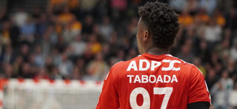 Кубинский левый полусредний Ренье Табоада получил разрешение от ИГФ на выступления за сборную Нидерландов