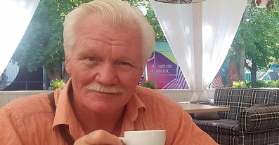 Владимир Банников: " У нас официально разрешено набирать детей в группы с девяти лет. Зато потом — потогонная система, тренировки минимум 120 минут"