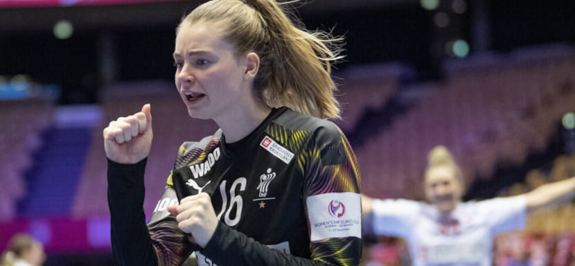 ЧЕ-2022. Датчанка Алтея Рейнхардт — автор лучшего сейва первого игрового дня женского турнира (ВИДЕО)