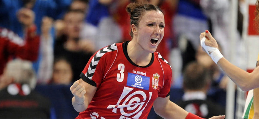 Румыния. 33-летняя экс-ростовчанка Катарина Крпеж-Шлезак, выступающая за "Крим", со следующего сезона будет играть за "Крайову"