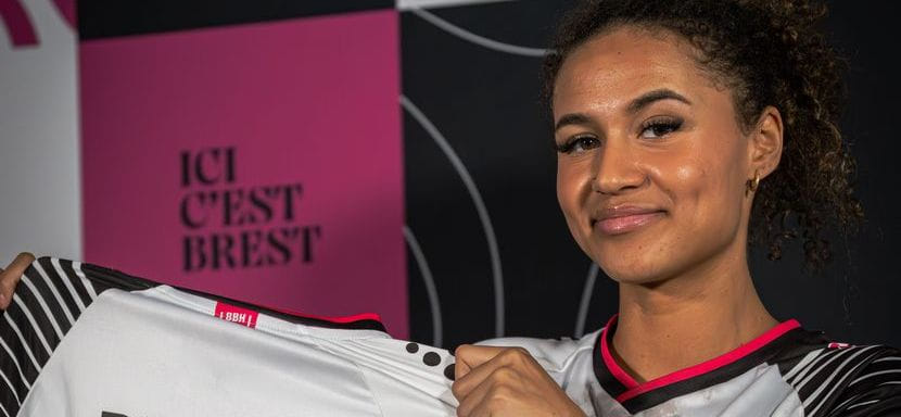 Одноклубница Анны Вяхиревой по "Бресту" Сиобанн Делайе продлила контракт с французской командой