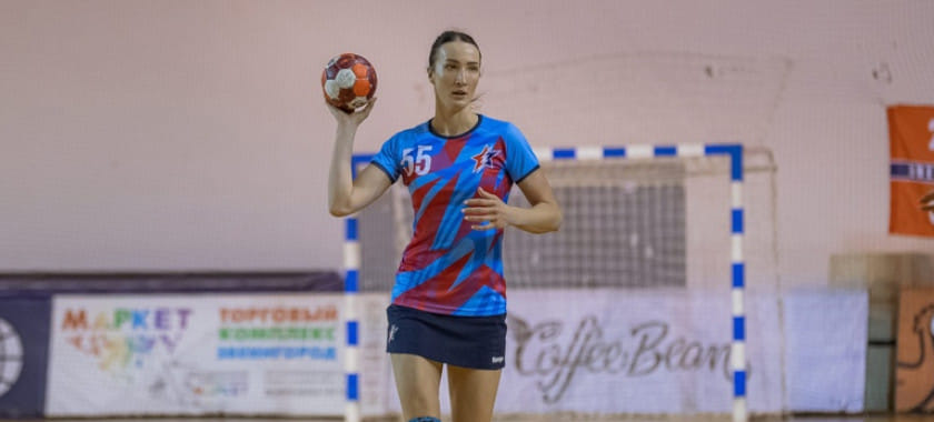 Olimpbet Суперлига. Полусредняя "Звезды" Наталья Никитина забросила в 101-й игре подряд. Крайней "Лады" Ольге Фоминой до 100-го матча осталась 1 игра