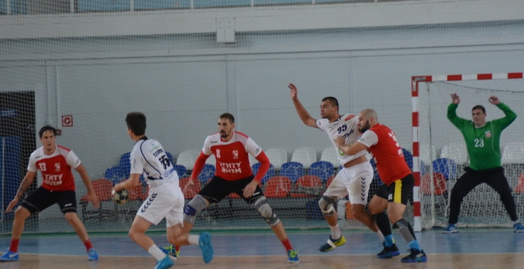 Уфимский клуб УГНТУ-ВНЗМ, одержав победы в двух матчах, досрочно выиграл в Саратове Кубок памяти Станислава Малютина