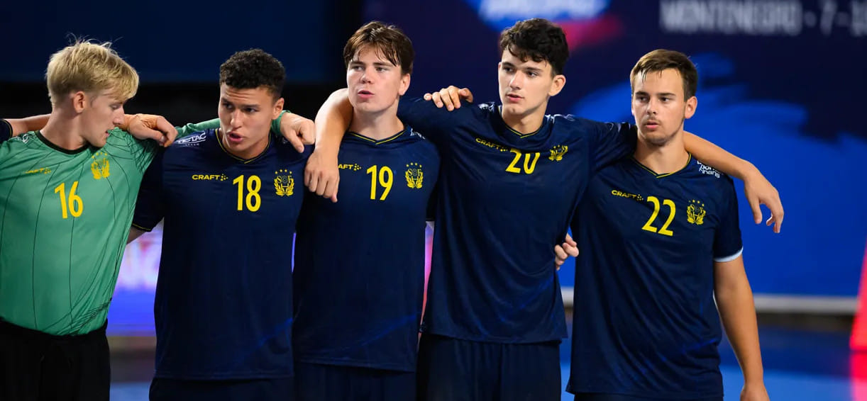 Обладатели медалей чемпионата Европы (U-18) определились в овертаймах. Сборная Швеции забрала золото, датчане и венгры — на пьедестале