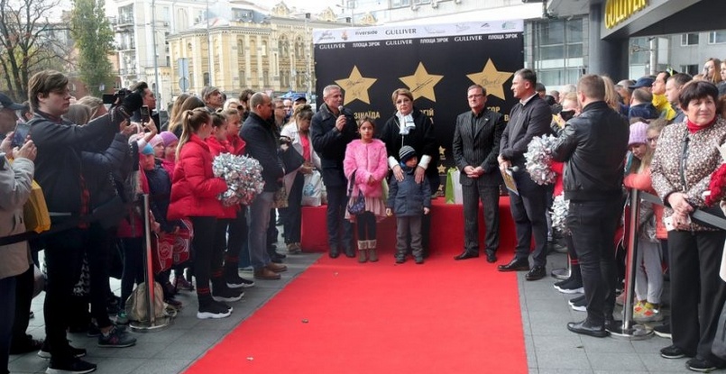 Украина. На Аллее звезд появились имена легендарных спортсменов, в том числе гандболистки Зинаиды Турчиной и тренера Игоря Турчина