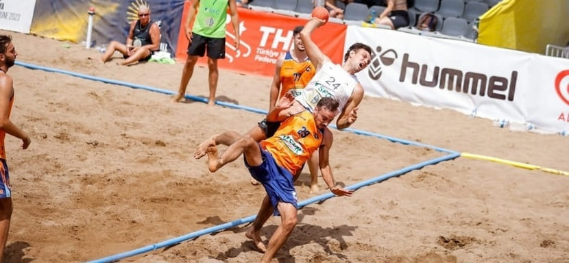 Пляжный гандбол. ХИР-САТ Николая Прохорова в группе проиграл "Кёльну". Сегодня команда из Венгрии стартует в основном раунде