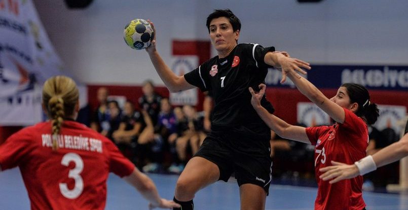 39-летняя разыгрывающая Елиз Озел постарается помочь "Кастамону" пробиться в групповой раунд Лиги чемпионов