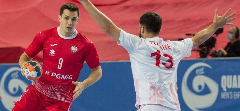 Левый полусредний "Кельце" Шимон Сичко пропустит товарищеский турнир в Испании и будет готовиться к старту ЧЕ-2022