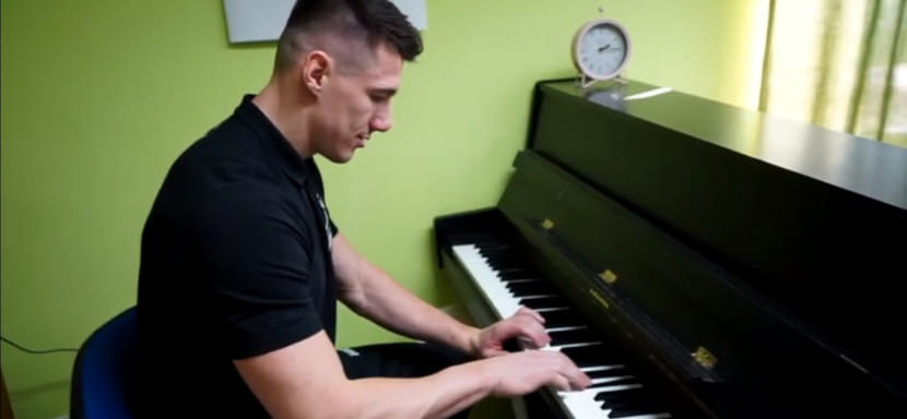 СЕХА-лига. Исполнительский баттл во всемирный день музыки. Игроки "Нексе" выявляют лучшего в игре на фортепиано (ВИДЕО)