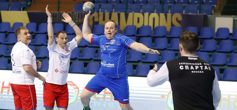 В Бресте стартовал фестиваль гандбола. Программу открыл матч ветеранов брестского и минского гандбола