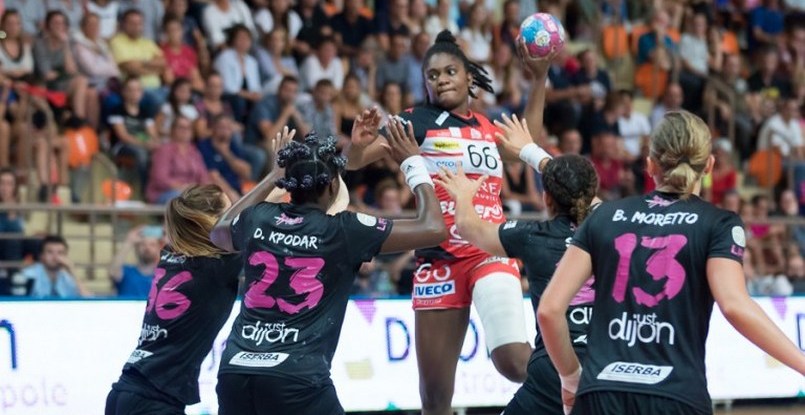 Франция. Полусредняя "Безансона" Линдсей Бюрле перешла в "План-де-Кюк"