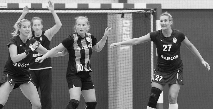 Дания. Линейная Кристина Хансен подписала профессиональный контракт с "Рандерсом". Юлия Эрикссон покидает команду