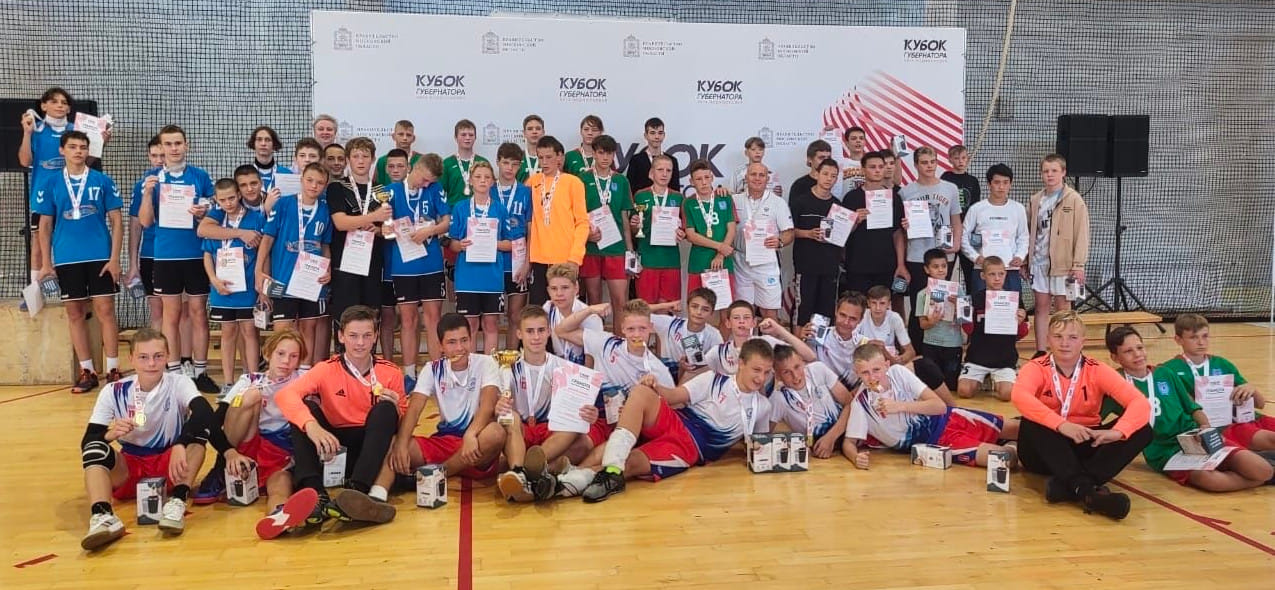 В Кубке губернатора Московской области среди юношей, девушек и мужчин-любителей приняли участие больше 10 команд из 9 городов