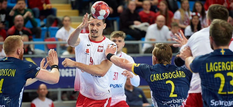 Товарищеский матч. Сборная Швеции в первом поединке в ранге чемпионов Европы нанесла выездное поражение команде Польши