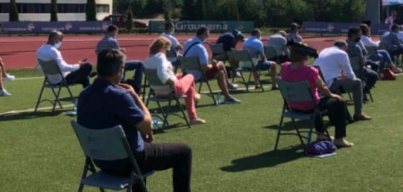 Румыния. После генеральной ассамблеи федерации гандбола у одного из 143 делегатов выявлен коронавирус. Началась паника