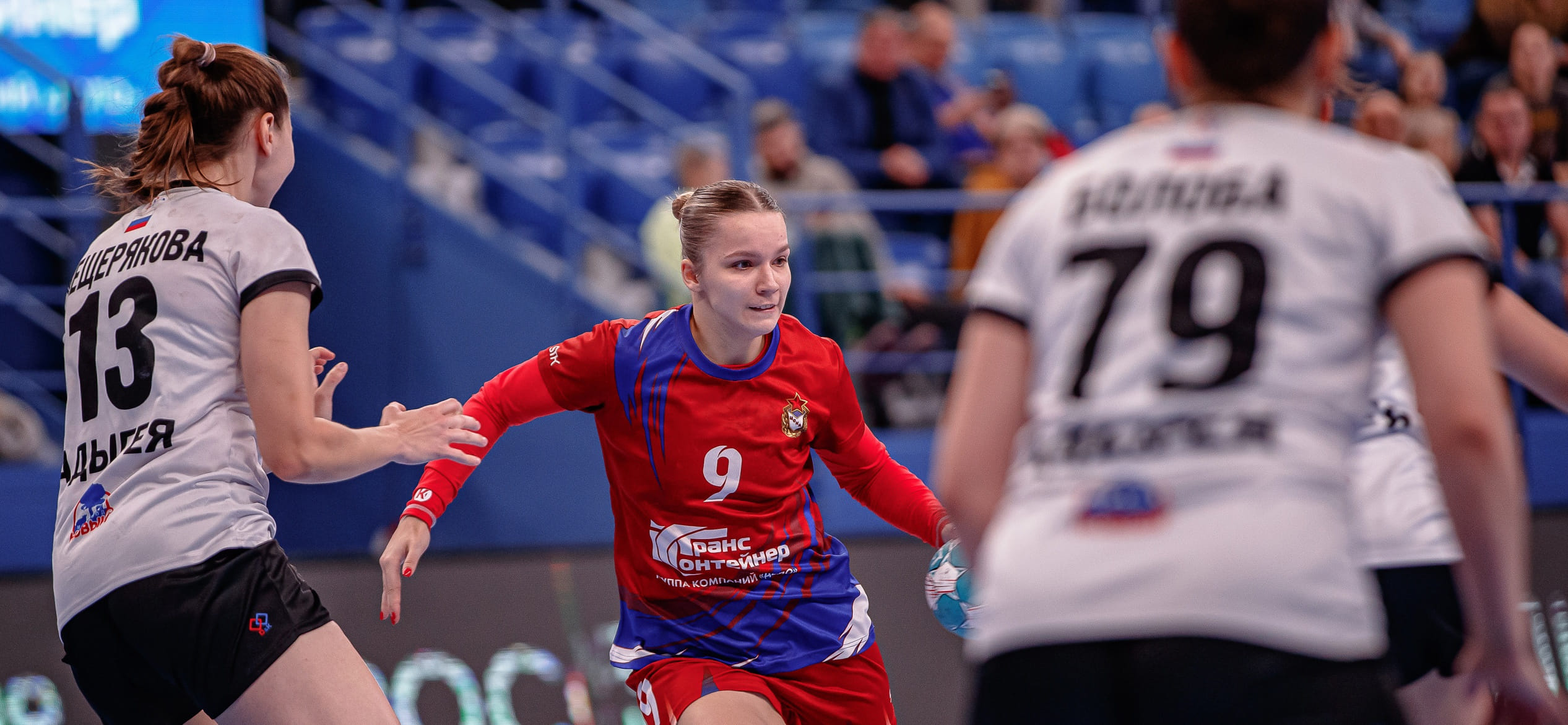 Правая полусредняя ЦСКА Кристина Щеглова, прошлый сезон проведшая в аренде в "Динамо-Синаре", новый сезон начнёт в "Астраханочке"