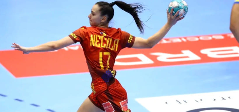 Румыния. "Вылча" пролонгировала контракты с разыгрывающими Миа Чокке и Ребекой Некулой