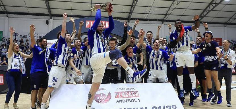 Португалия. "Порту" в третий раз подряд выиграл мужской чемпионат, разгромив "Агуаш Санташ"